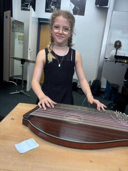 RAphaela Schwaninger 11.Internationaler Wettbewerb für Zither in München (6).jpg