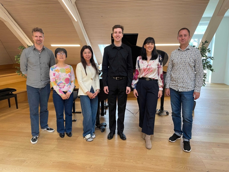 Gregor Handrich mit Jury.jpg