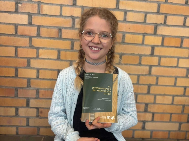 RAphaela Schwaninger 11.Internationaler Wettbewerb für Zither in München (5).jpg