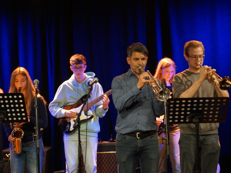 DSC00263 the young heavy tones_Schwaizer.JPG